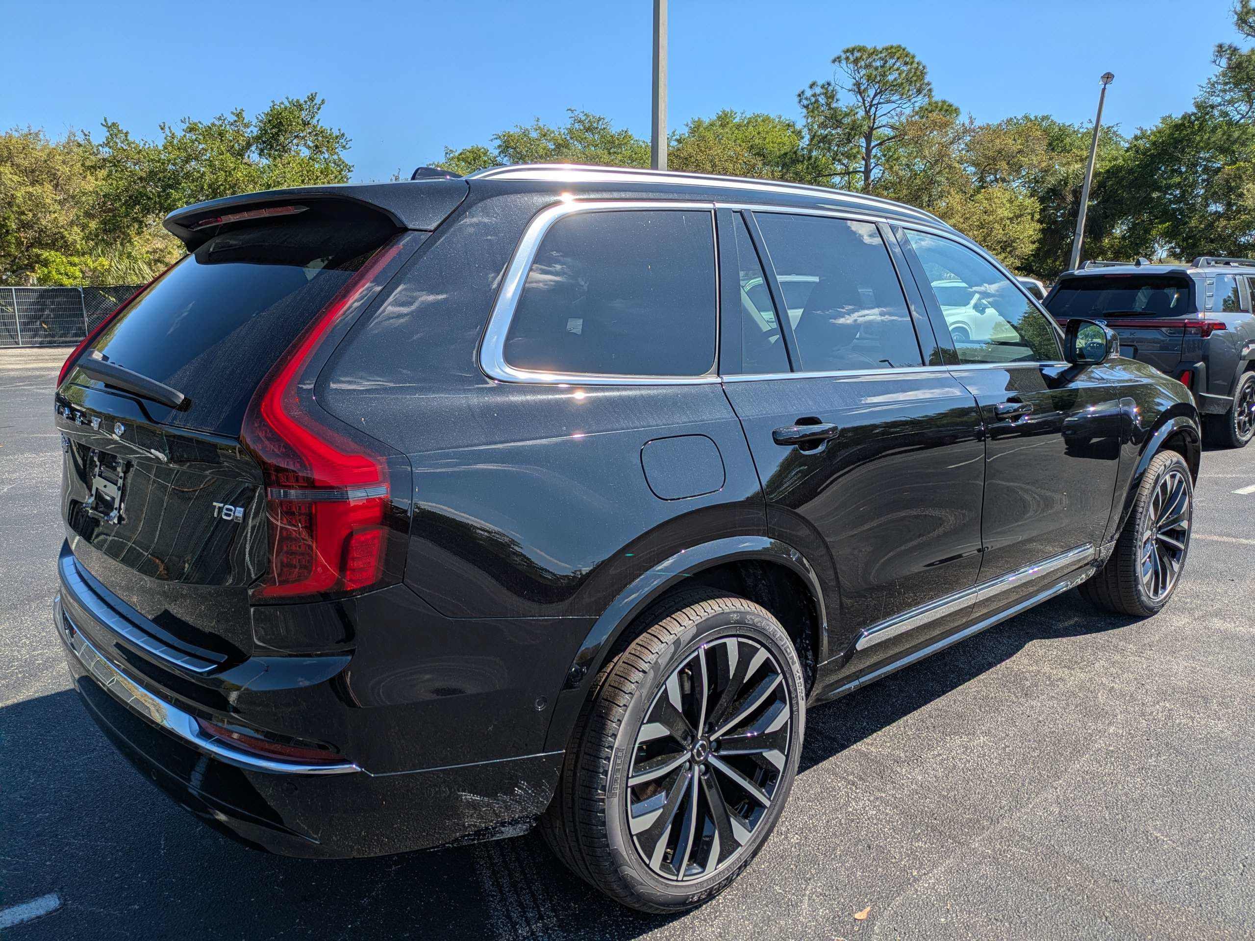 New 2026 Volvo XC90 T8 Plus w/ Protection Package Premier AWD/4WD image 4