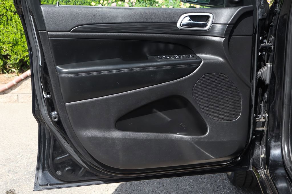 Used 2019 Jeep Grand Cherokee Altitude image 16