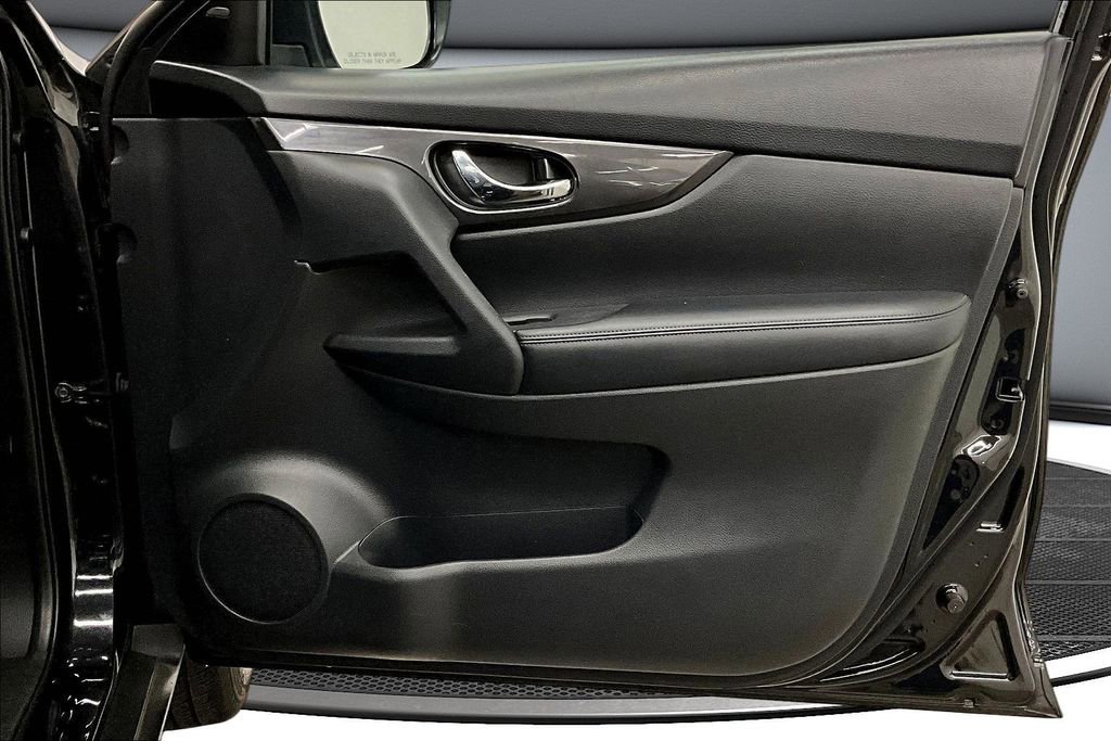 Used 2019 Nissan Rogue SV image 29