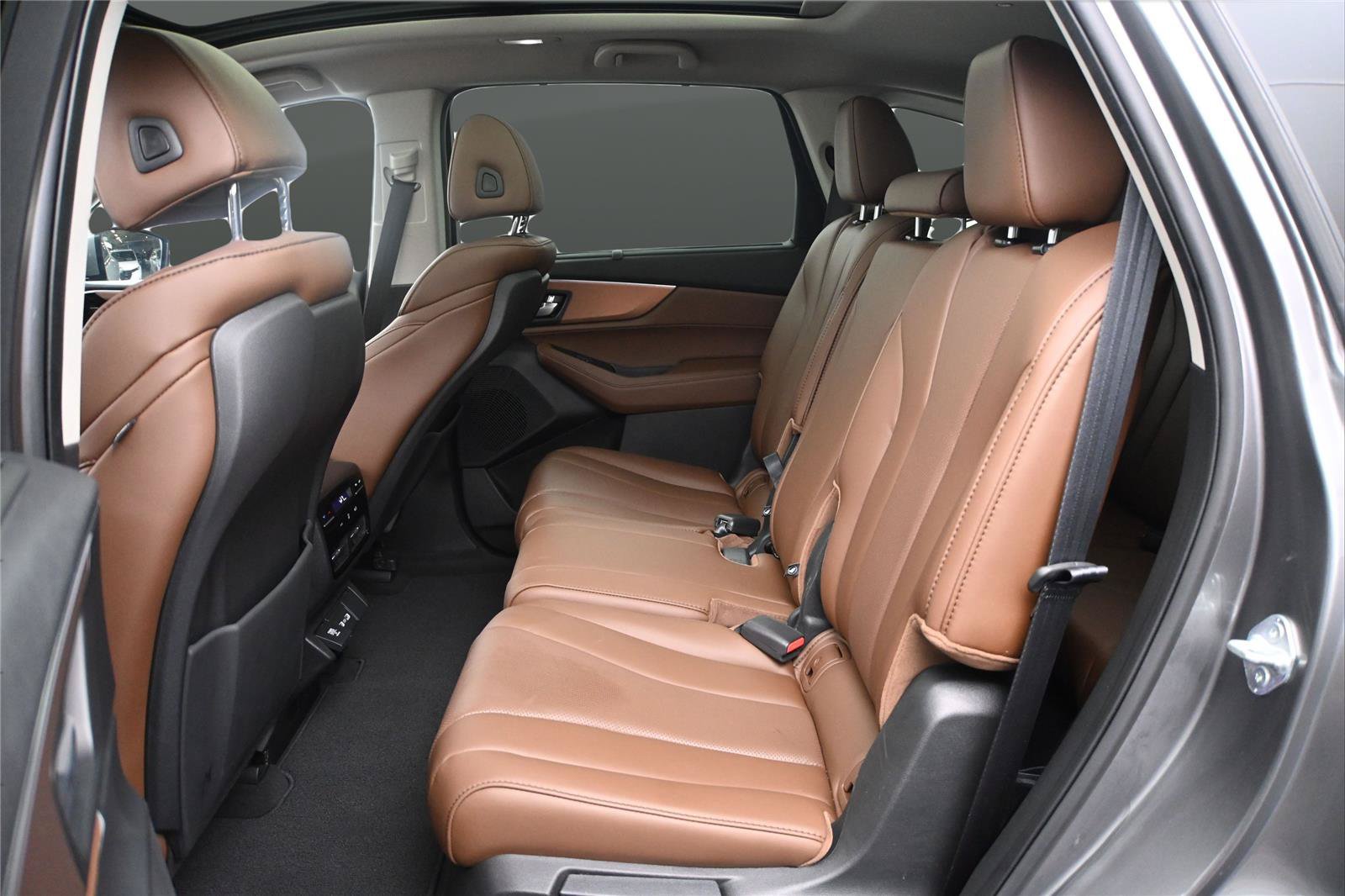 Certified 2024 Acura MDX SH-AWD w/ Technology Package image 9