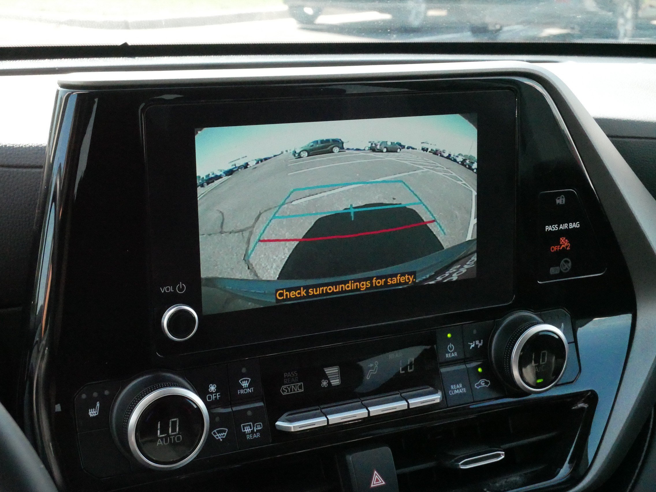 Used 2025 Toyota Highlander XLE AWD/4WD image 30
