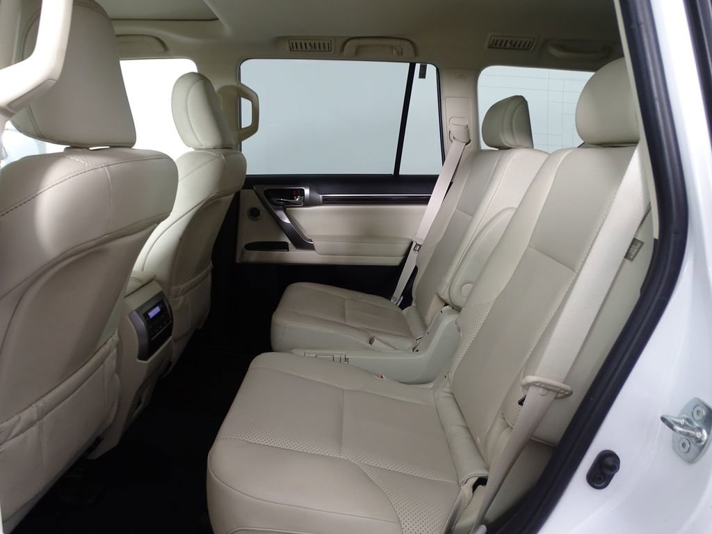 Used 2023 Lexus GX 460 Luxury w/ Sport Design Package image 9