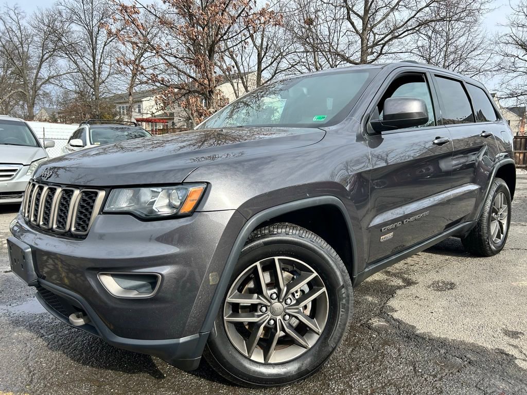 Used 2016 Jeep Grand Cherokee Laredo 75th Anniversary image 2