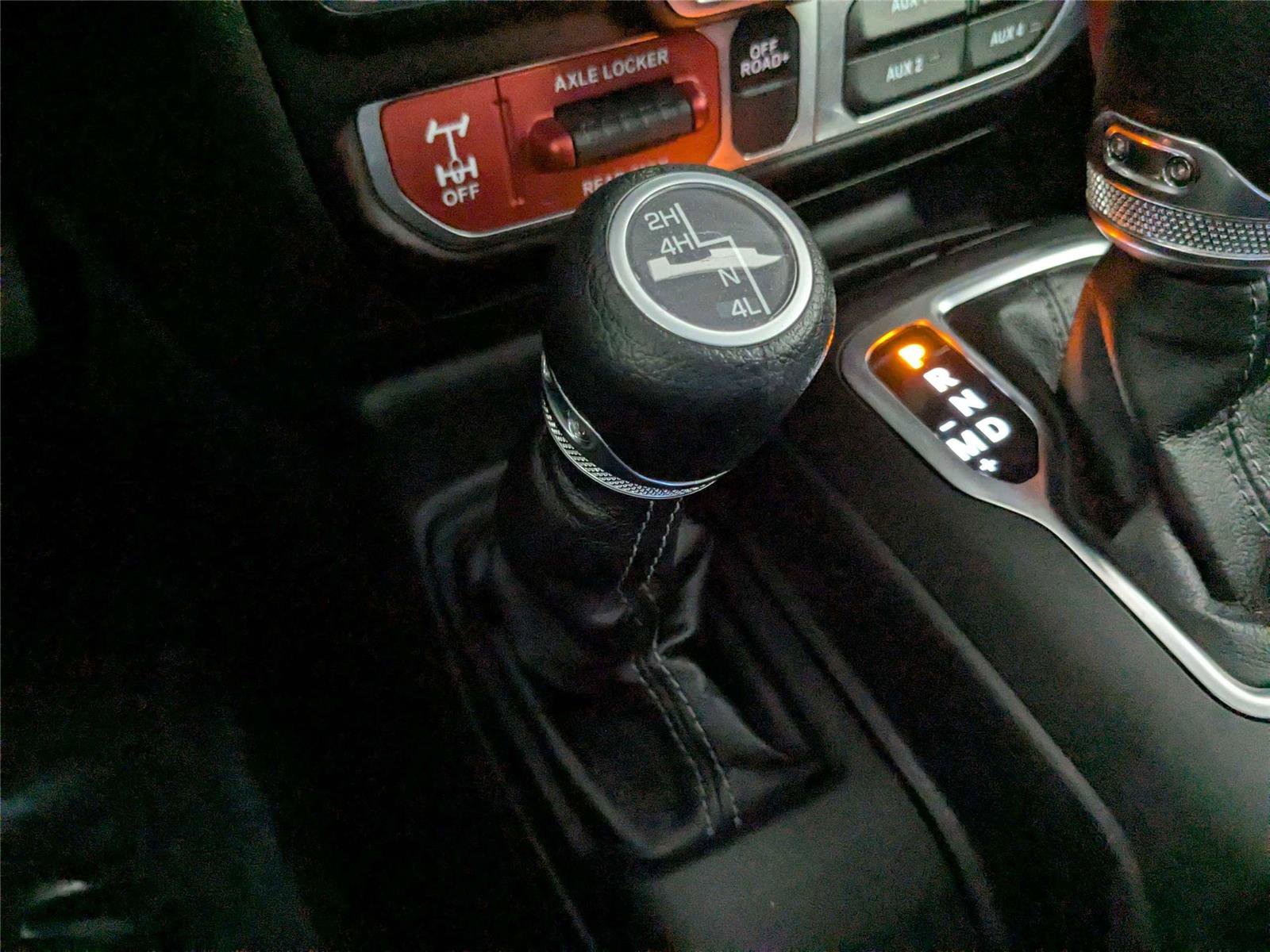 Used 2025 Jeep Gladiator Mojave w/ Convenience Group AWD/4WD image 24