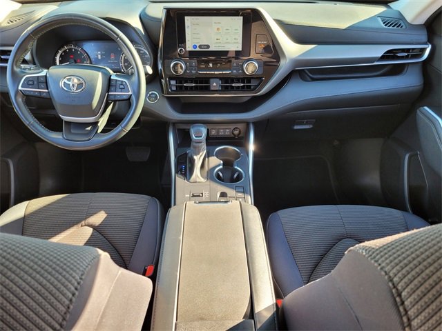 Used 2023 Toyota Highlander LE image 15