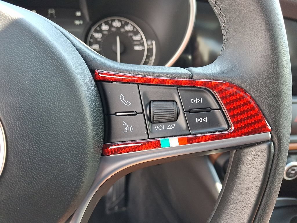 Used 2019 Alfa Romeo Giulia AWD image 23