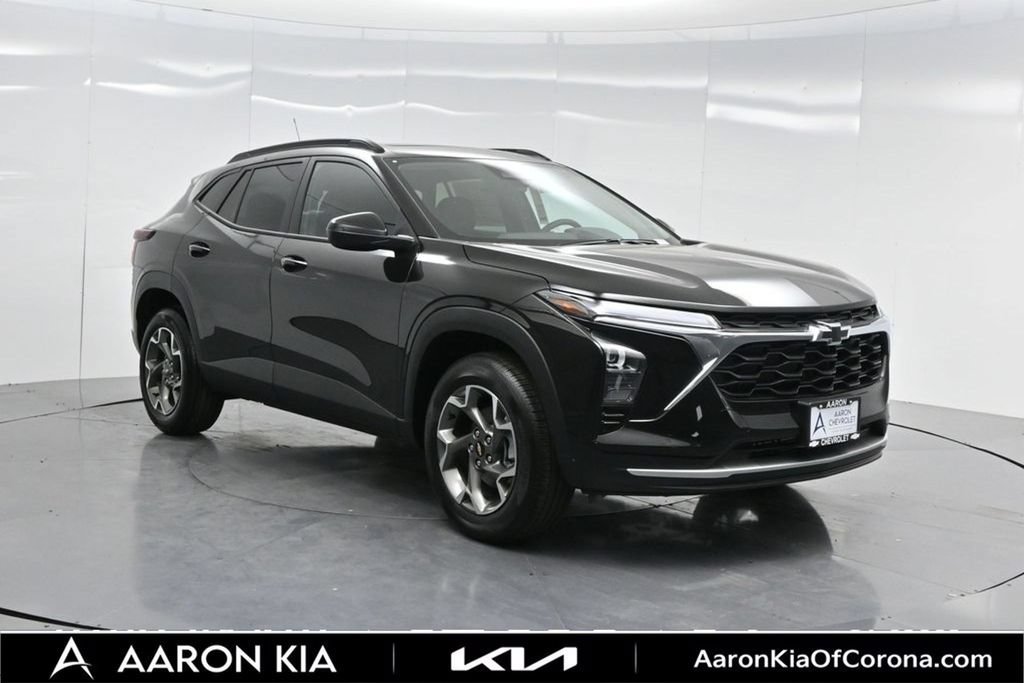 Used 2026 Chevrolet Trax LT w/ Sunroof Package FWD image 48