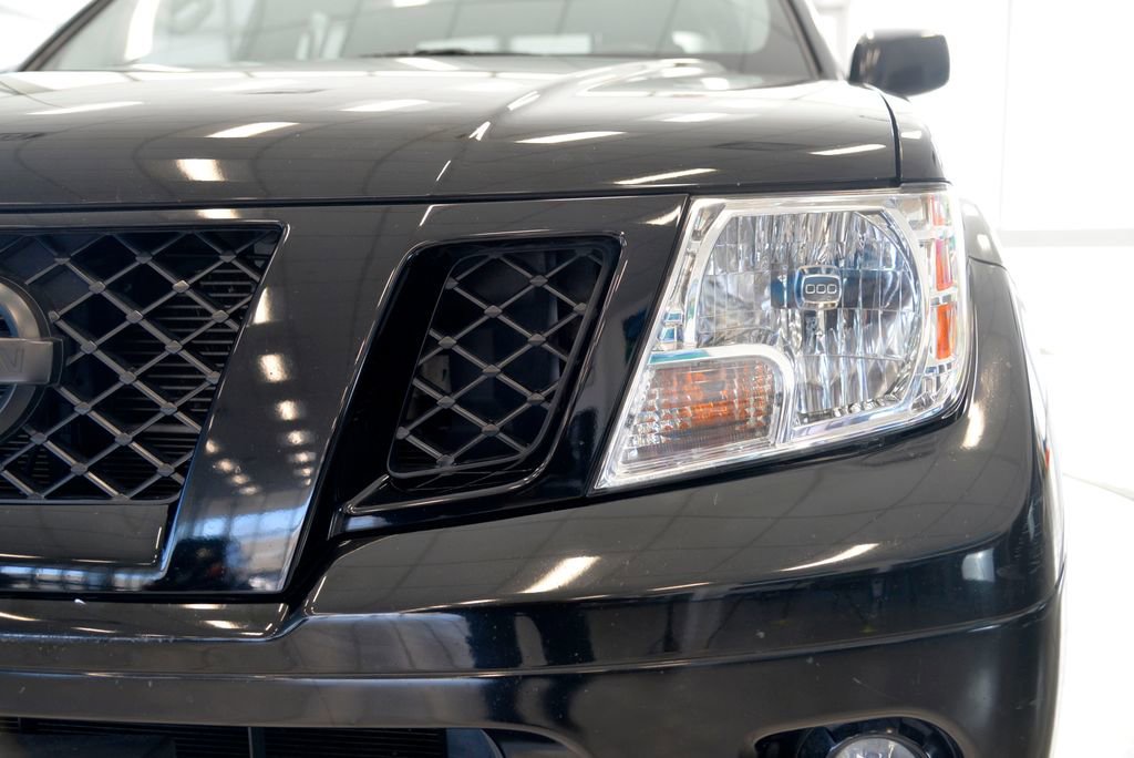 Used 2020 Nissan Frontier SV w/ Midnight Edition Floor Mats image 11