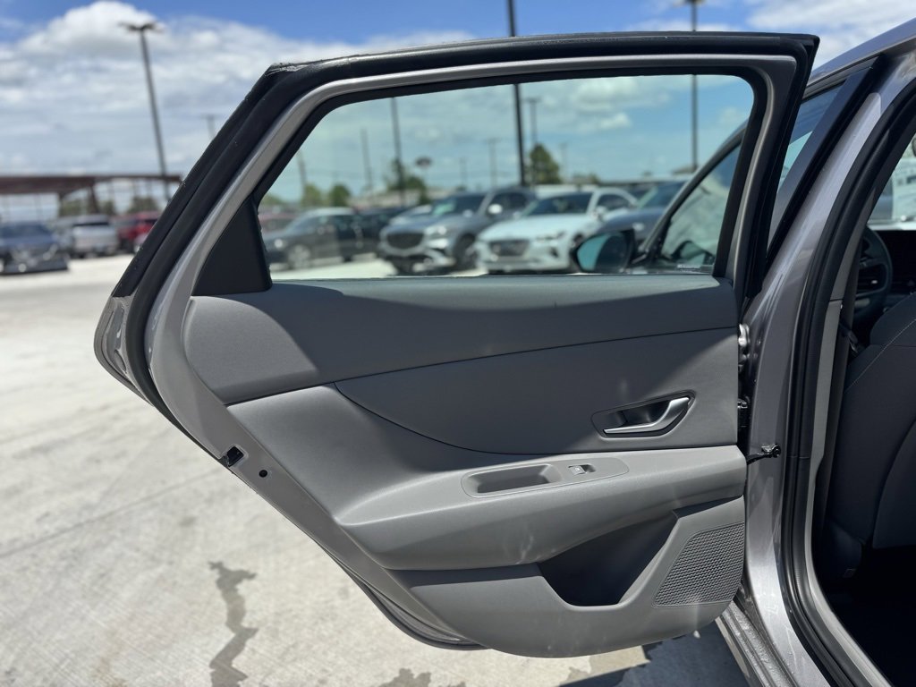 New 2025 Hyundai Elantra SEL image 15