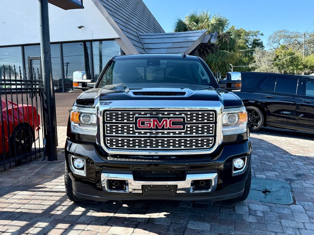 Used 2019 GMC Sierra 2500 Denali w/ Duramax Plus Package image 4