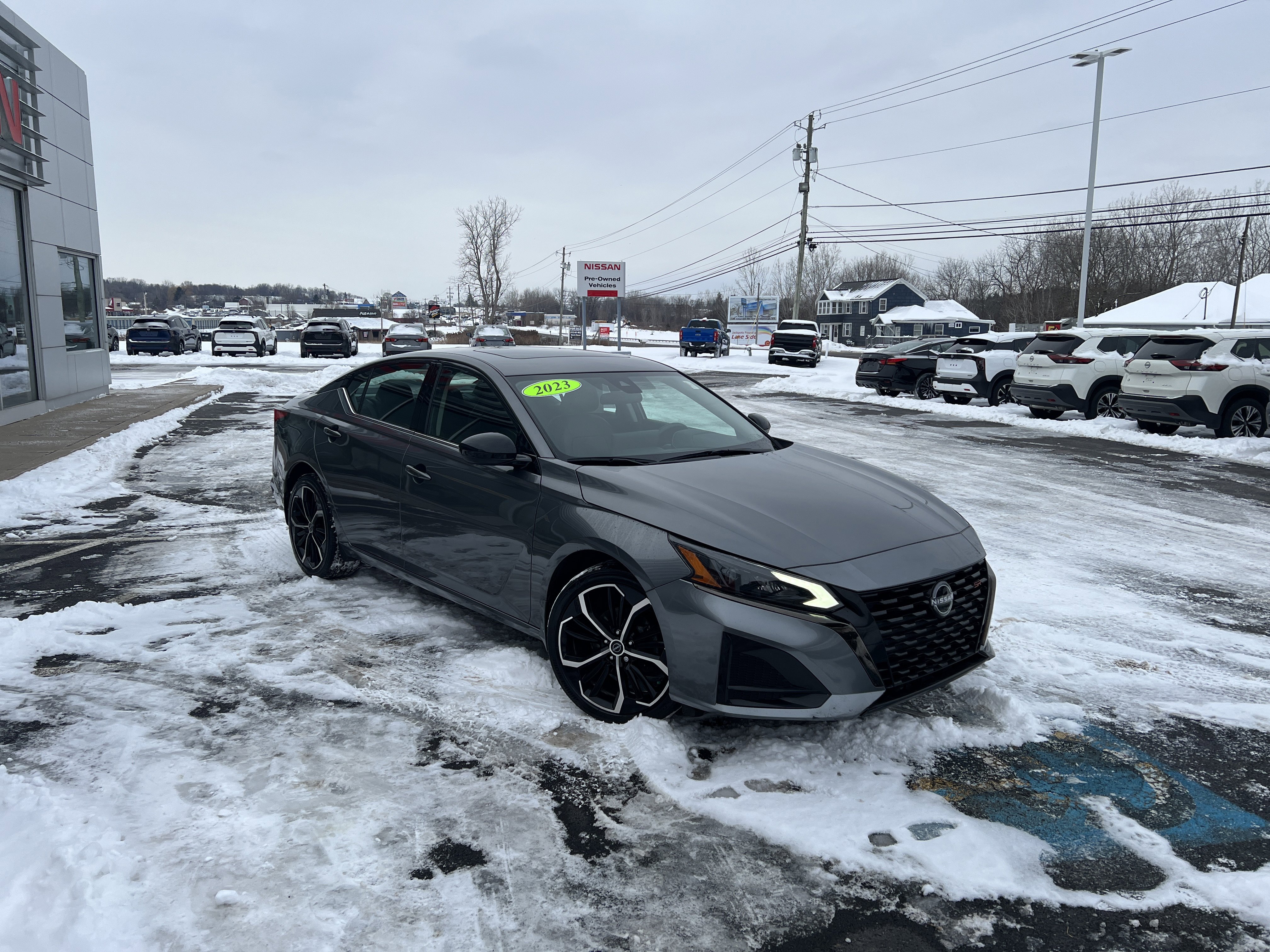 Used 2023 Nissan Altima 2.5 SR w/ SR Premium Package image 15