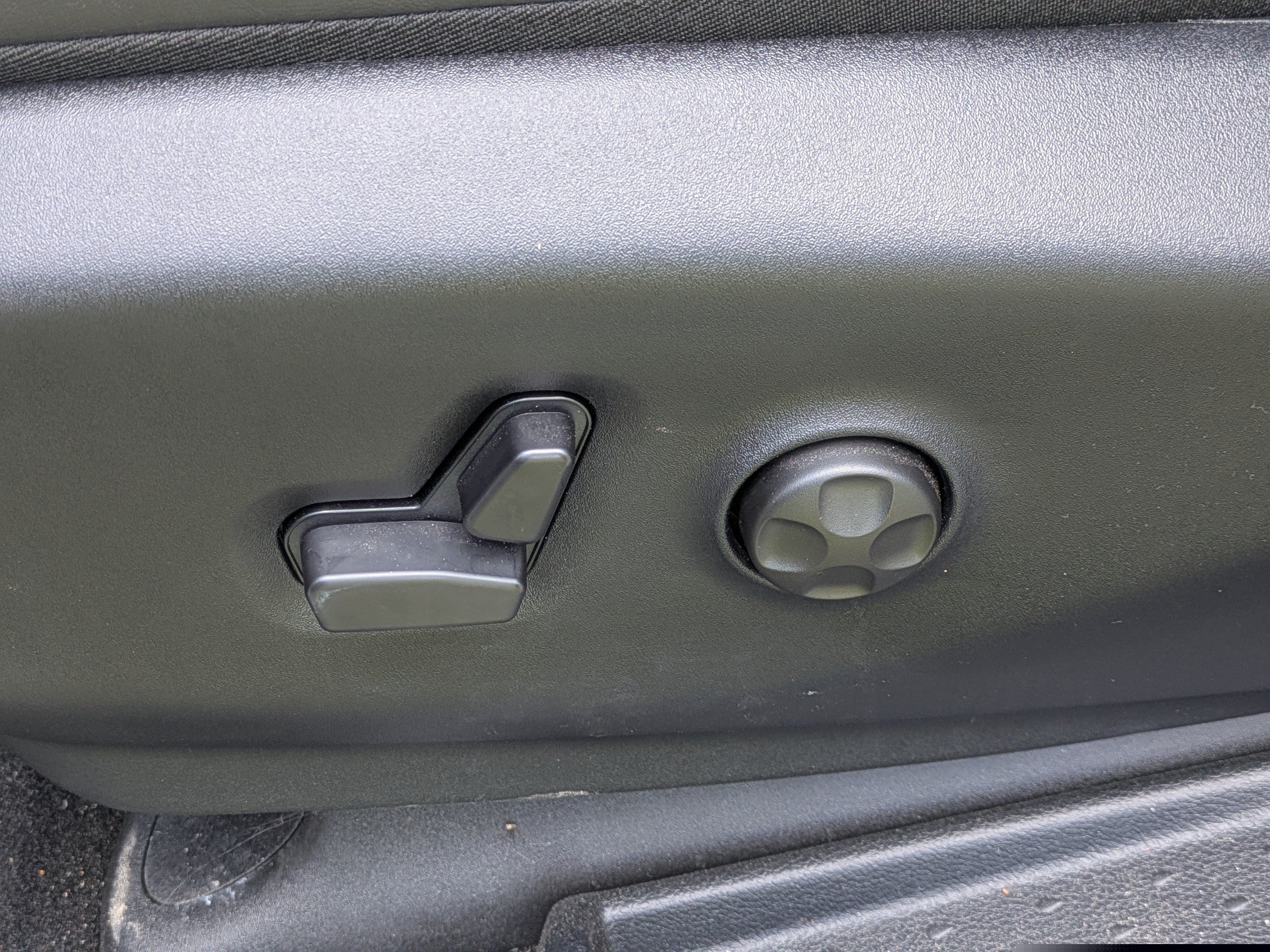 Used 2025 Chrysler Pacifica Limited FWD image 18