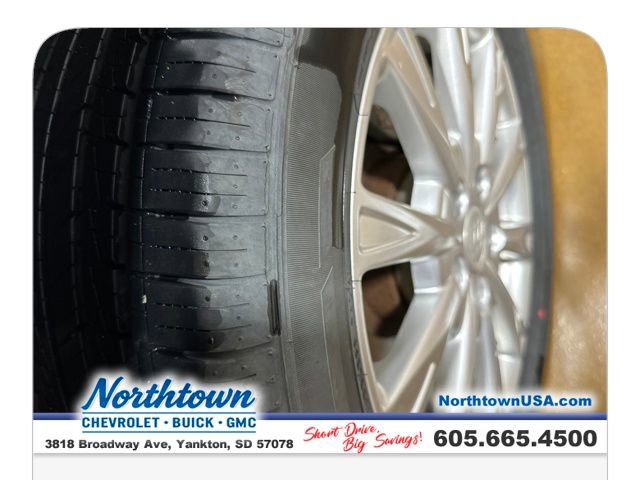 Used 2011 Buick Lucerne CXL image 23