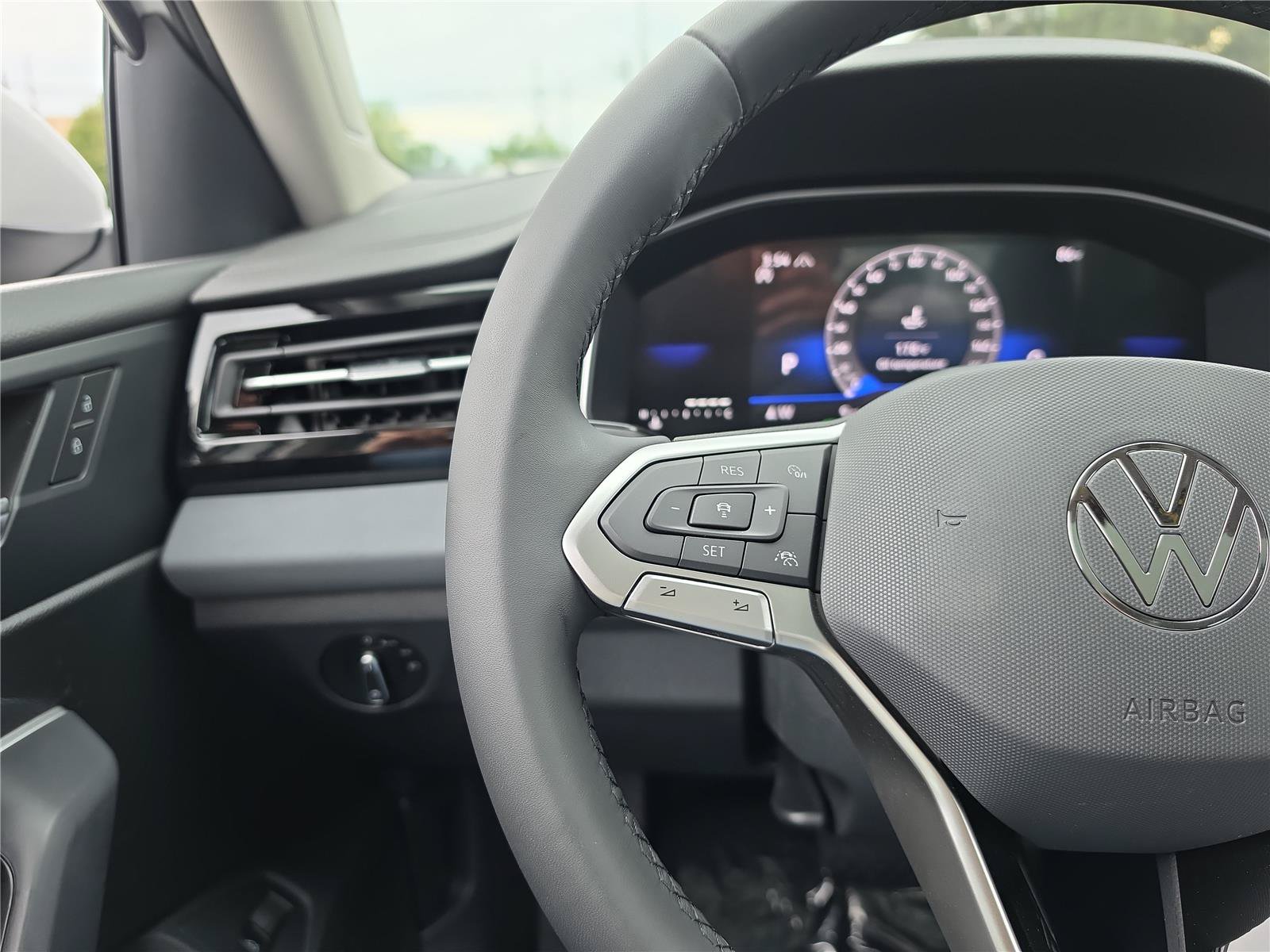 New 2026 Volkswagen Jetta SE FWD image 15