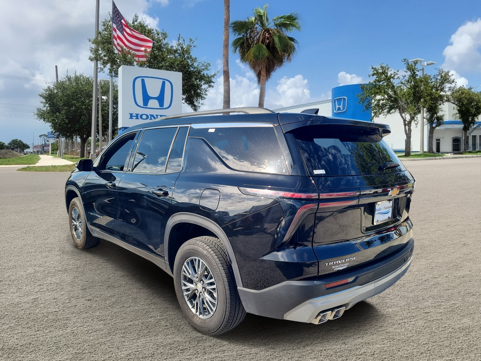 Used 2024 Chevrolet Traverse LT FWD image 5