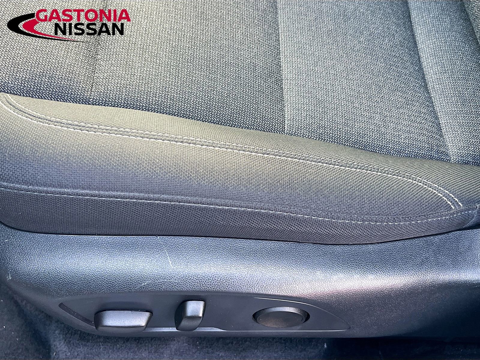 Used 2025 GMC Acadia Elevation image 26