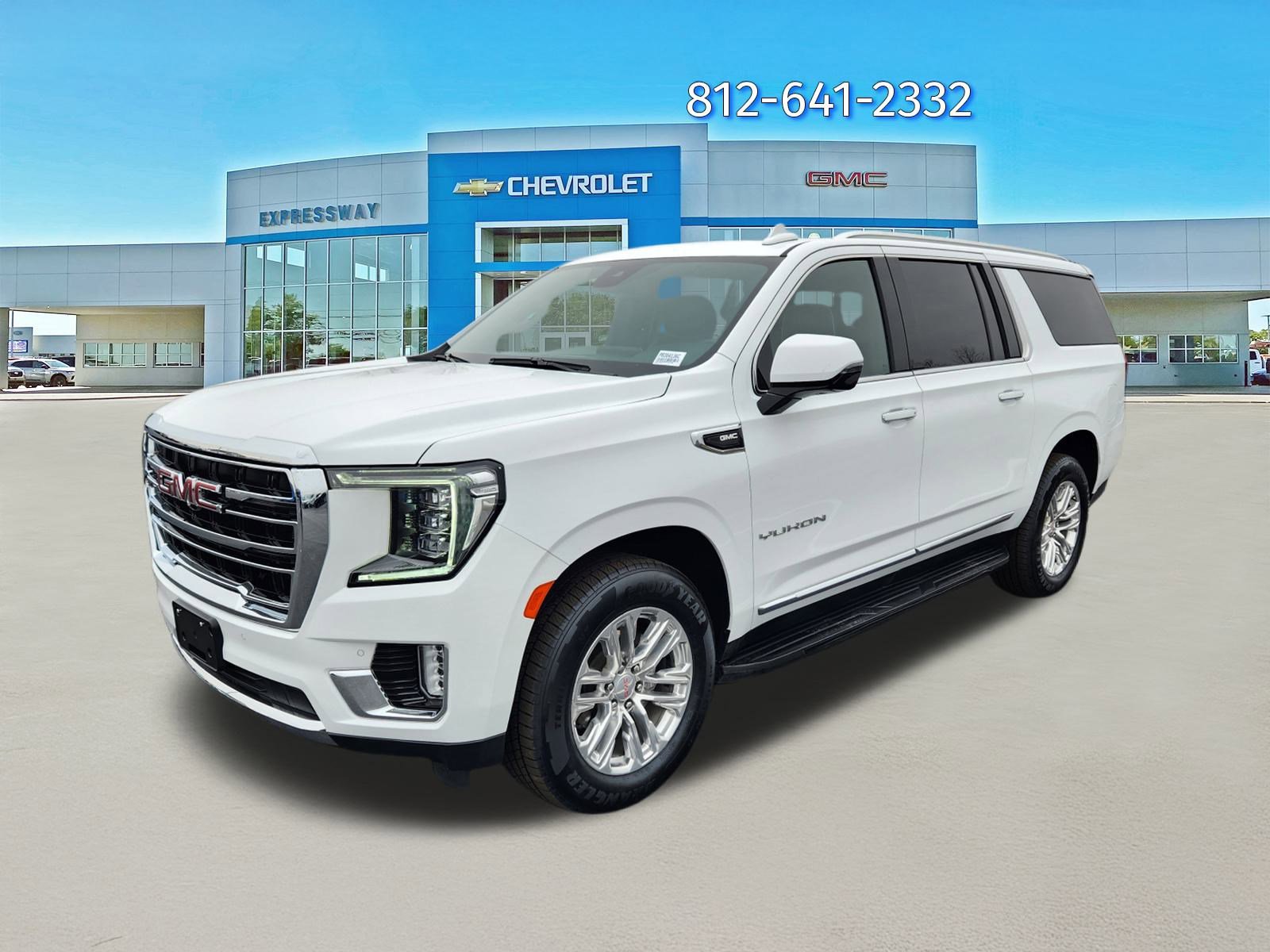 Used 2023 GMC Yukon XL SLT w/ SLT Luxury Package image 3
