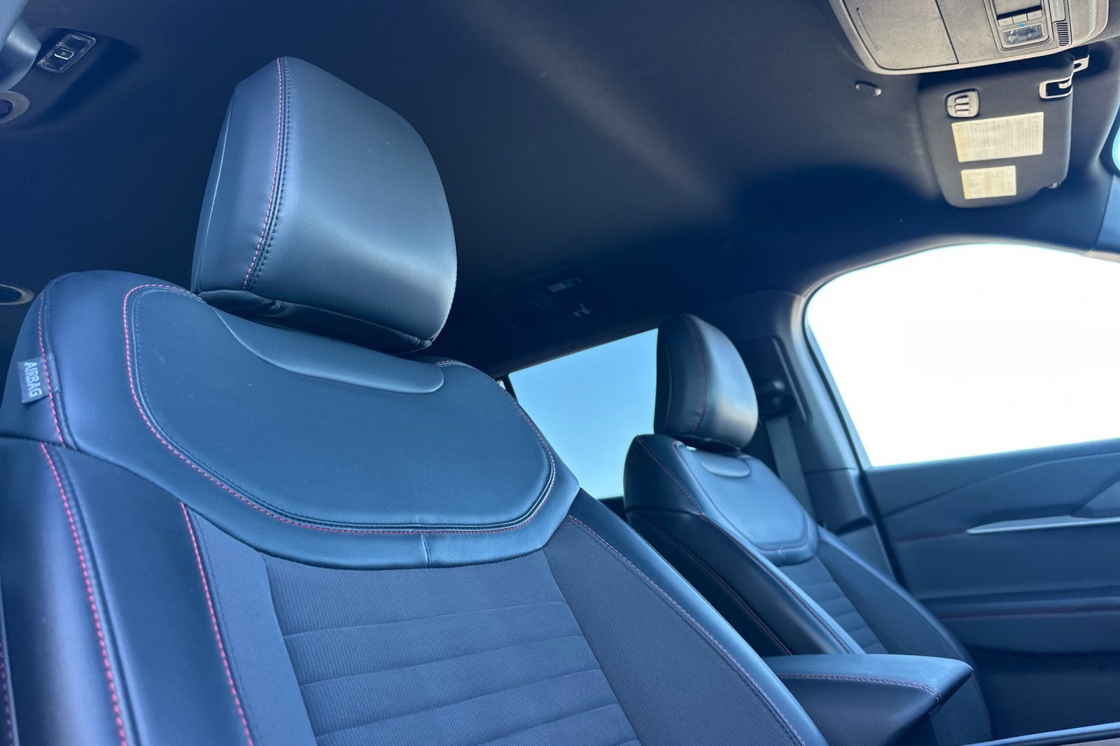 Used 2025 Ford Explorer ST-Line w/ ST-Line Street Pack image 17