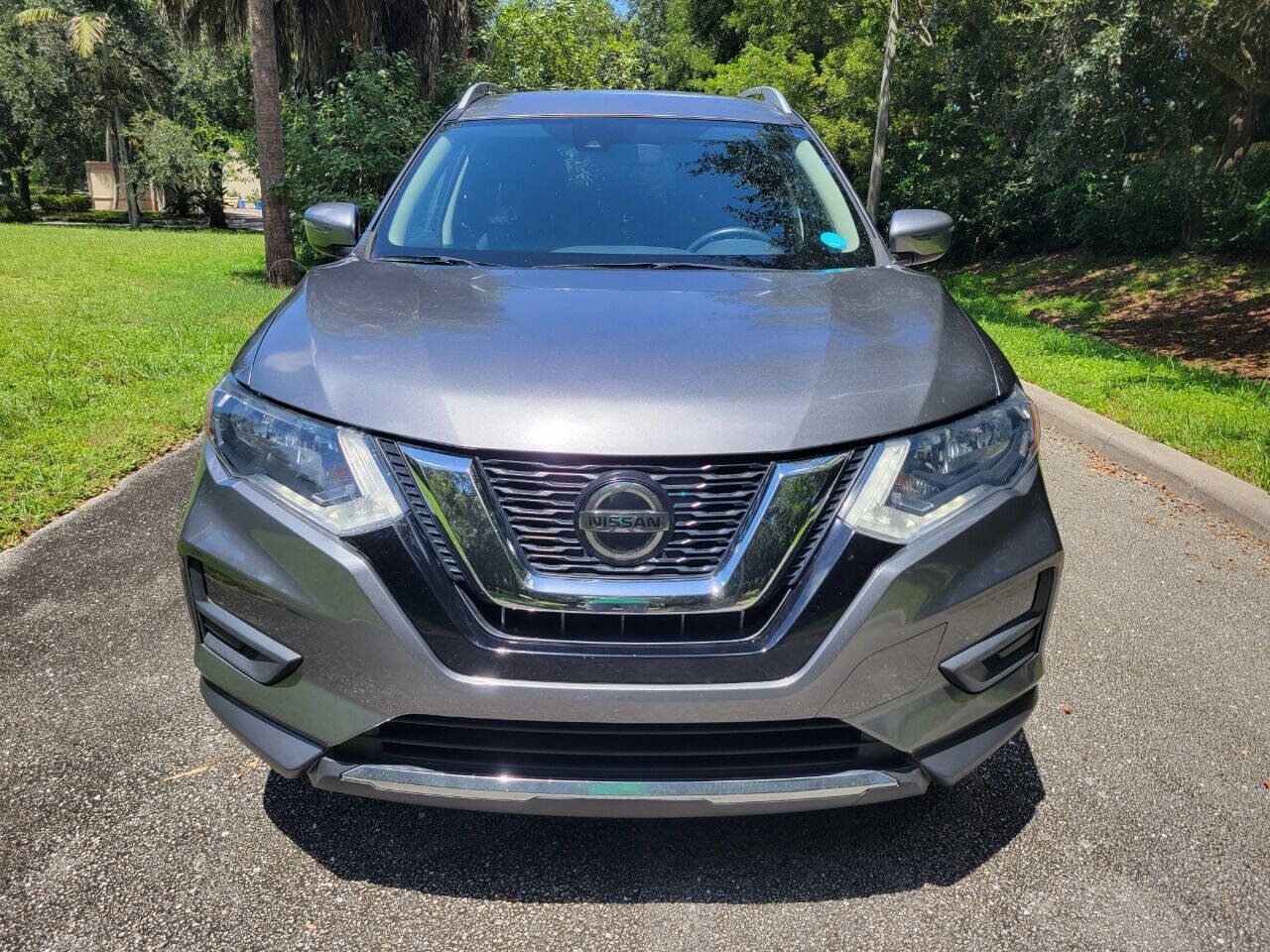 Used 2019 Nissan Rogue SV FWD image 2