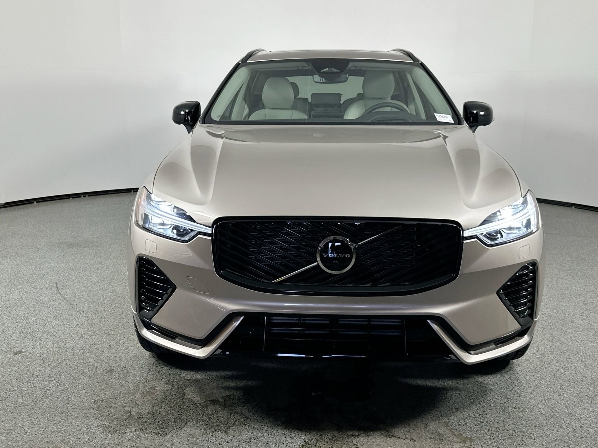 New 2026 Volvo XC60 T8 Ultra w/ Protection Package Premier image 2