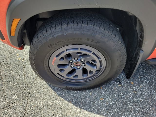 Used 2025 Nissan Frontier PRO-4X image 5
