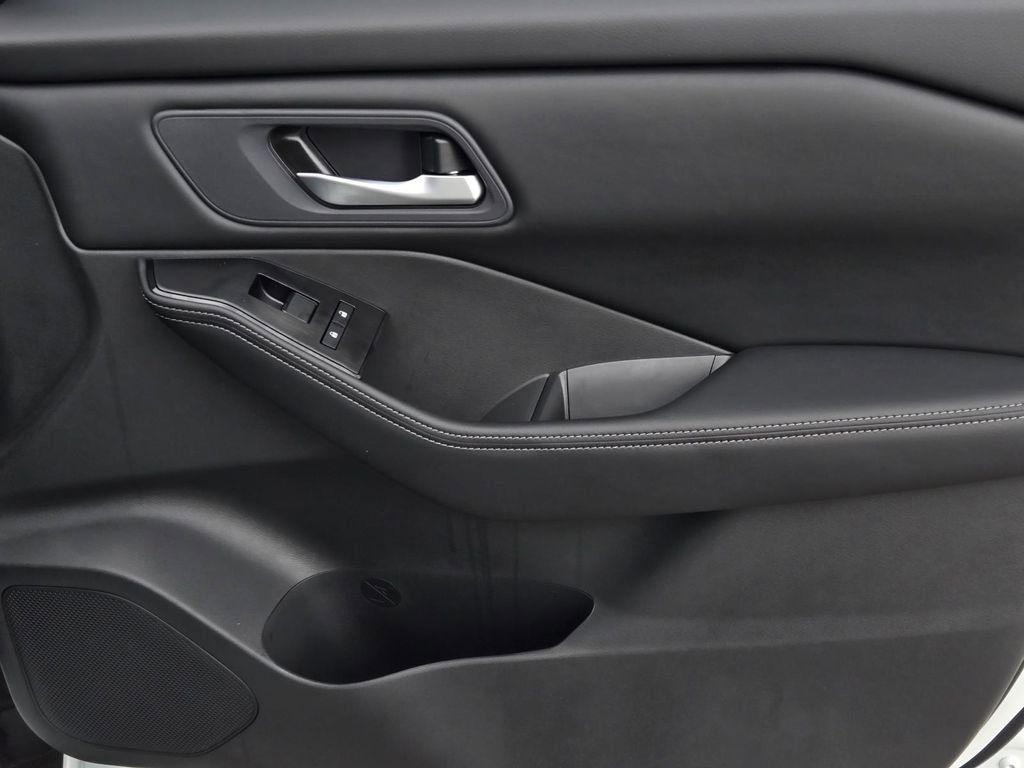 New 2026 Nissan Rogue SV FWD image 8