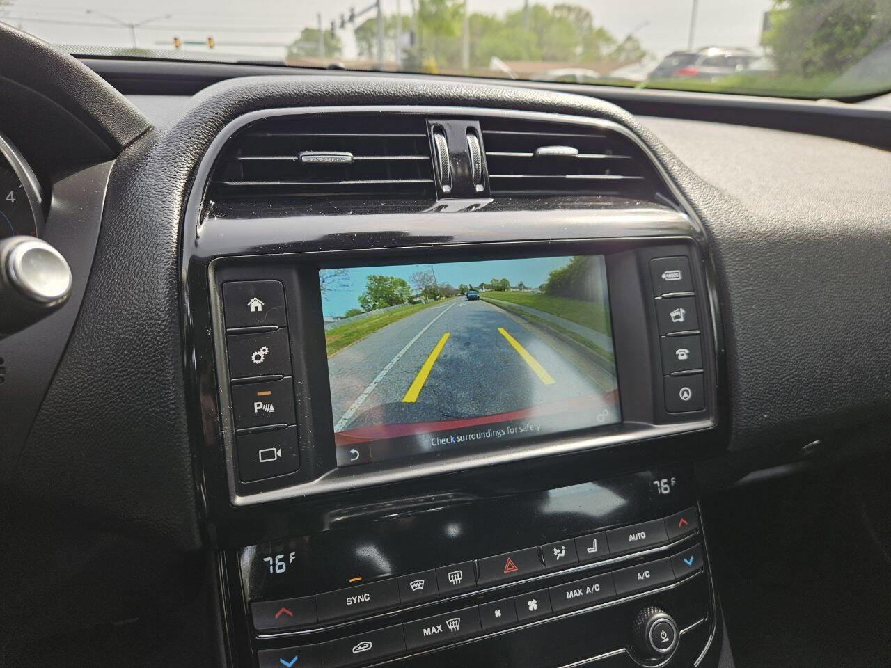 Used 2017 Jaguar XE Premium image 20