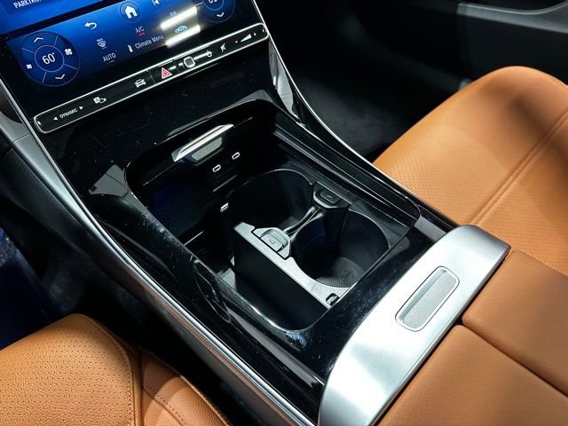 Used 2025 Mercedes-Benz C 300 4MATIC Sedan image 38