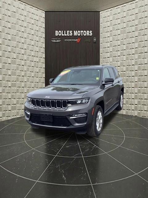 Used 2023 Jeep Grand Cherokee Limited w/ Luxury Tech Group II AWD/4WD image 10