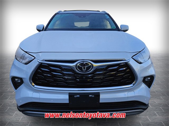 New 2026 Toyota Highlander Platinum image 2