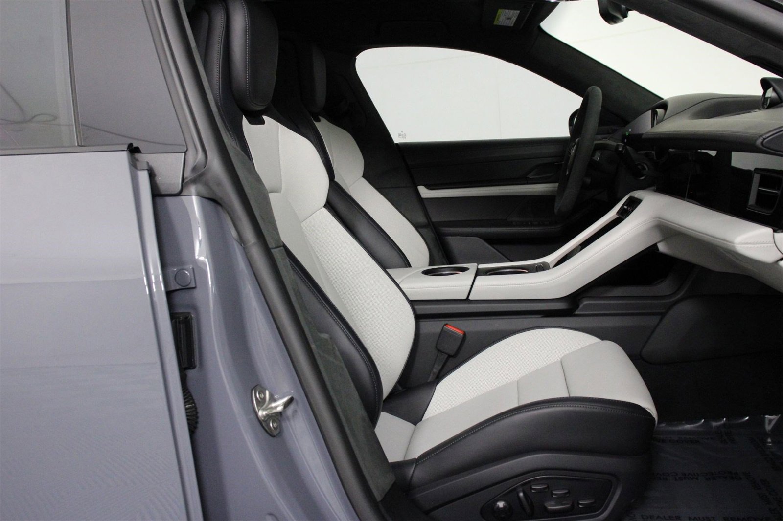 Used 2025 Porsche Taycan GTS image 29