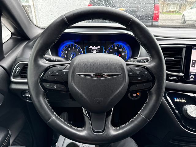 Used 2019 Chrysler Pacifica Touring-L w/ S Appearance Package image 15