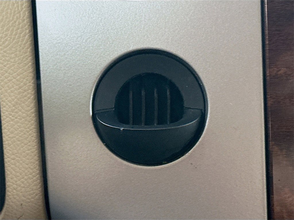 Used 2013 Ford Expedition XLT image 26