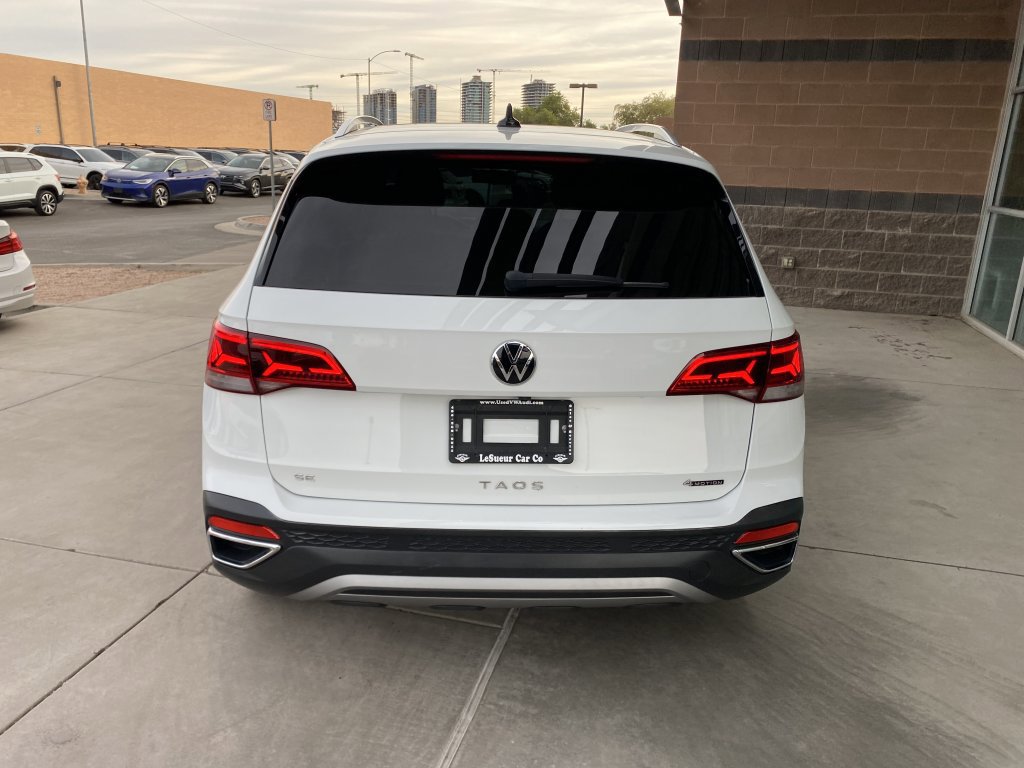 Used 2022 Volkswagen Taos SE w/ Panoramic Sunroof Package image 4