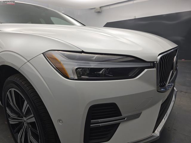 Used 2023 Volvo XC60 B5 Plus image 13