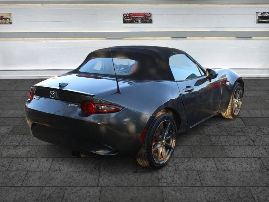 Used 2017 MAZDA MX-5 Miata Club RWD image 7