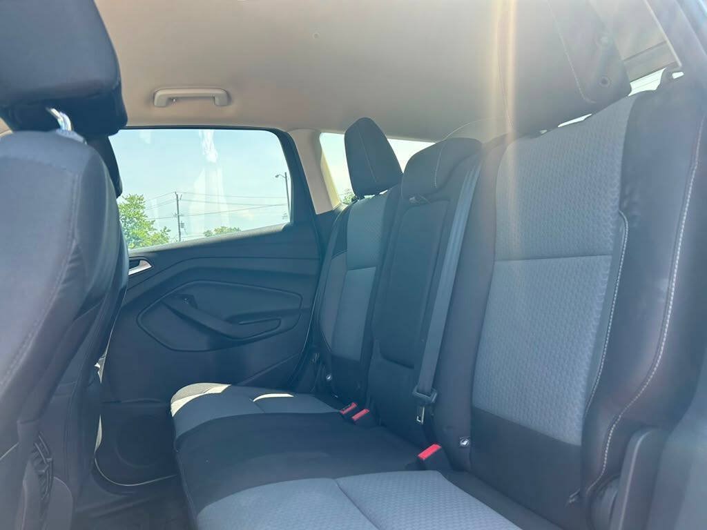 Used 2017 Ford Escape SE FWD image 16