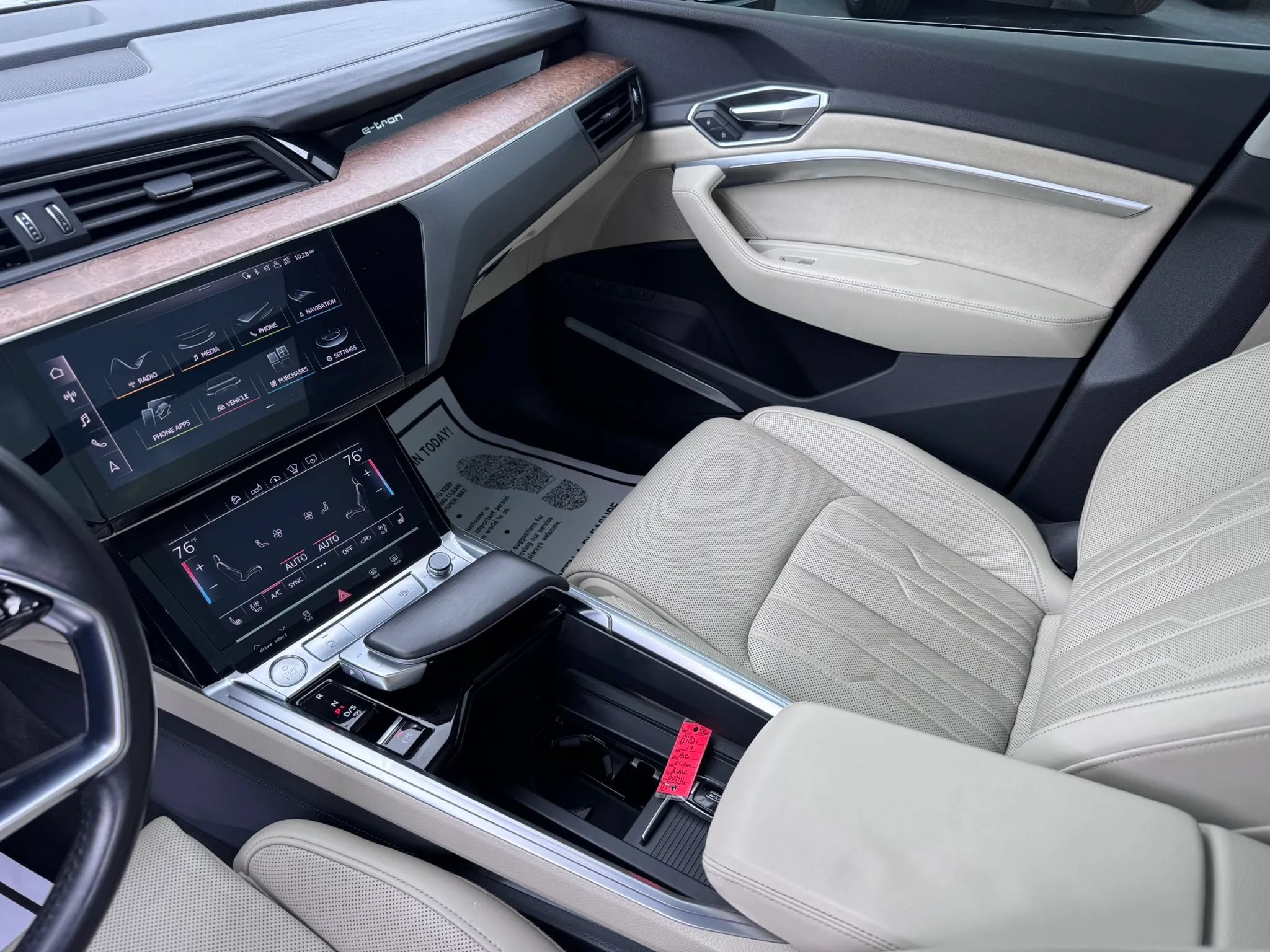 Used 2019 Audi e-tron Prestige w/ Prestige Package AWD/4WD image 12