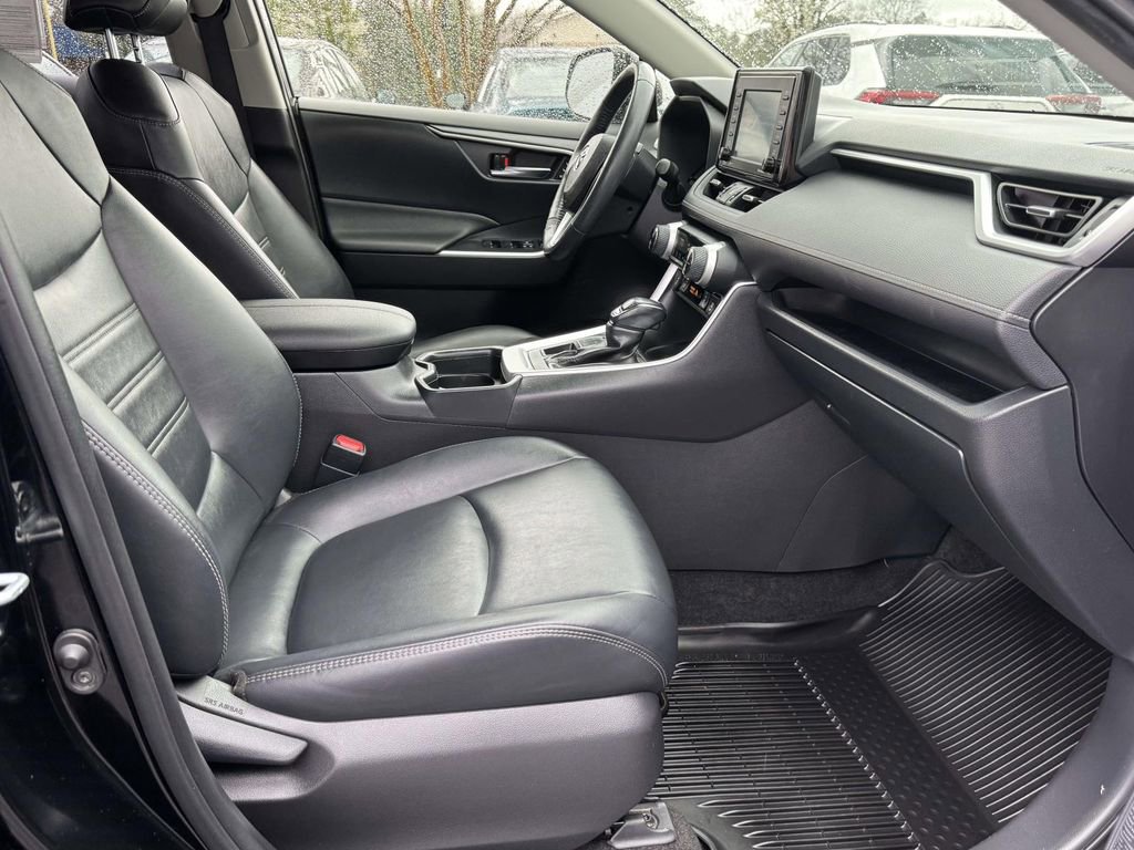 Used 2020 Toyota RAV4 XLE Premium image 14