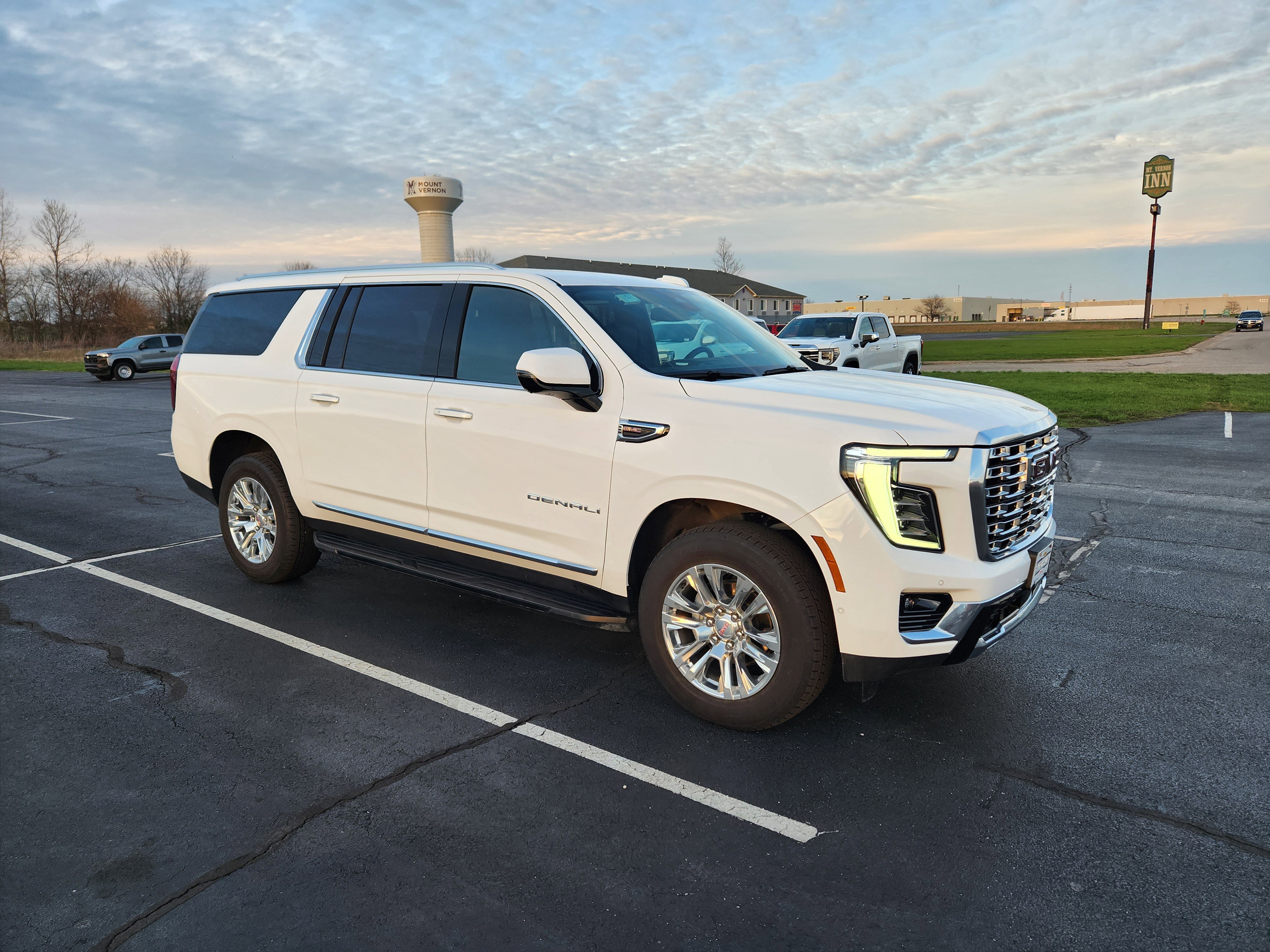 Used 2025 GMC Yukon XL Denali image 9