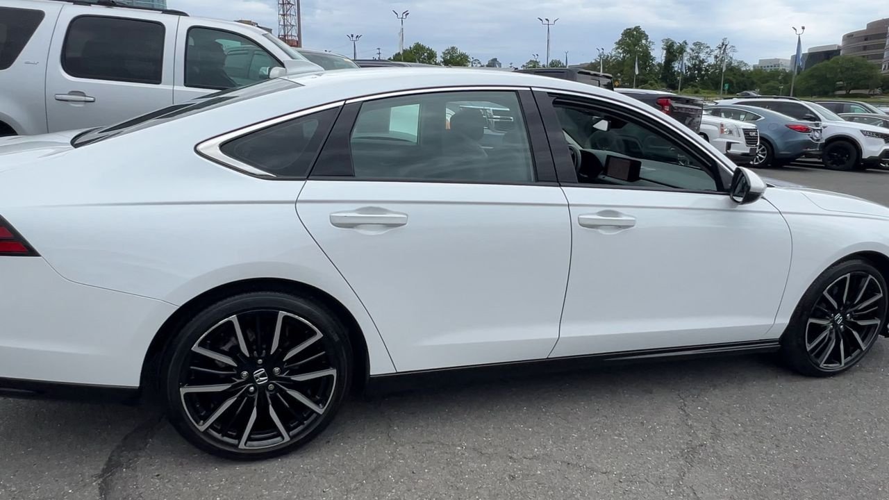 Used 2023 Honda Accord Touring image 12