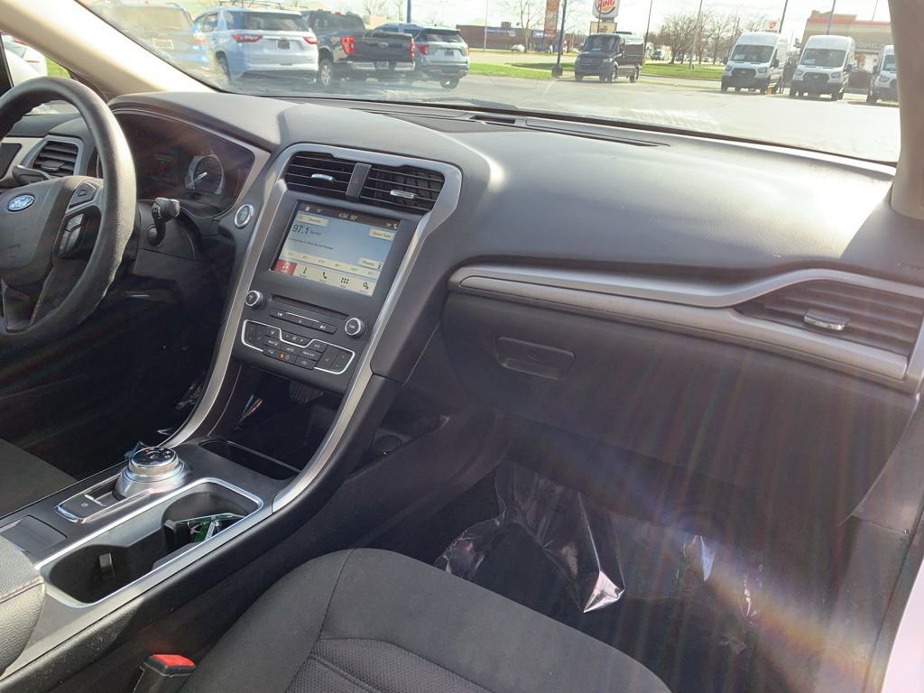 Used 2018 Ford Fusion SE w/ Fusion SE Technology Package image 17