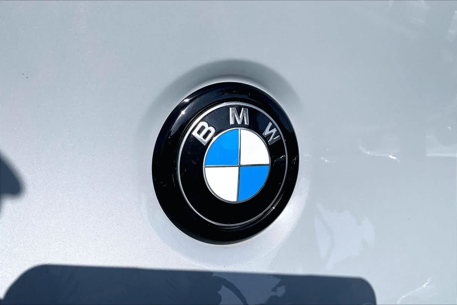 Used 2023 BMW X4 xDrive30i w/ M Sport Package AWD/4WD image 31