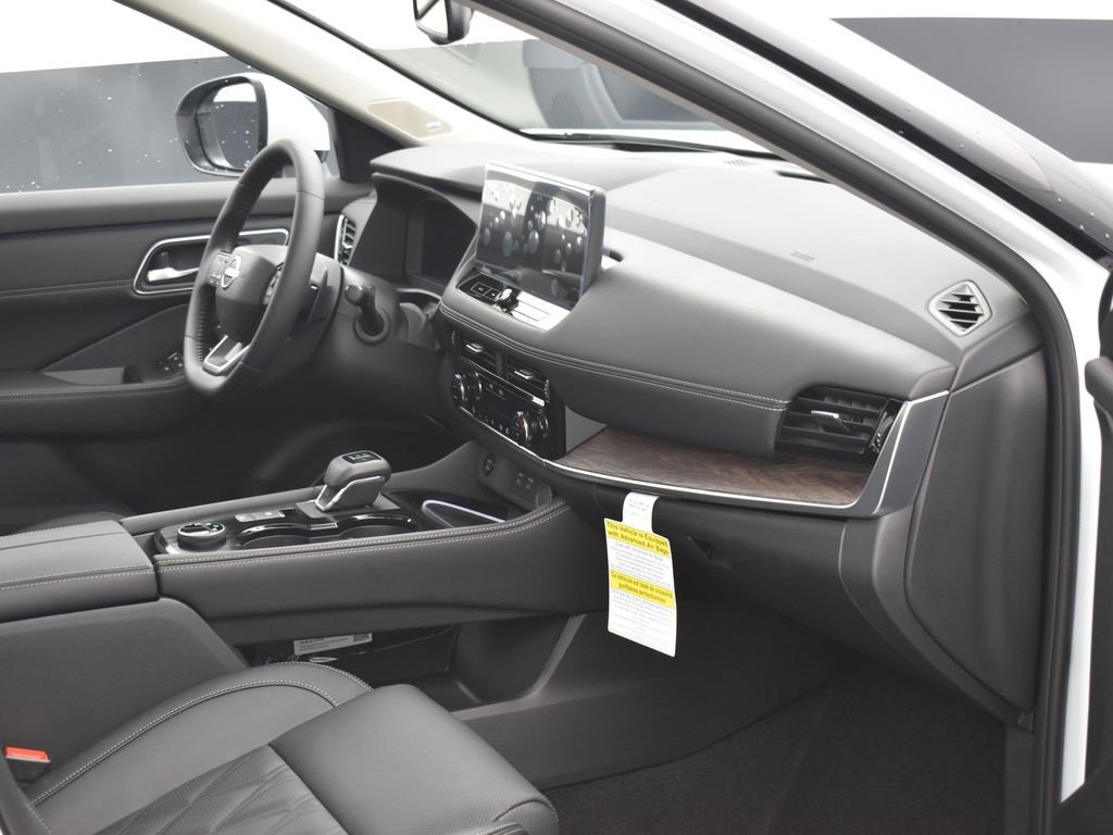 New 2026 Nissan Rogue Platinum image 6