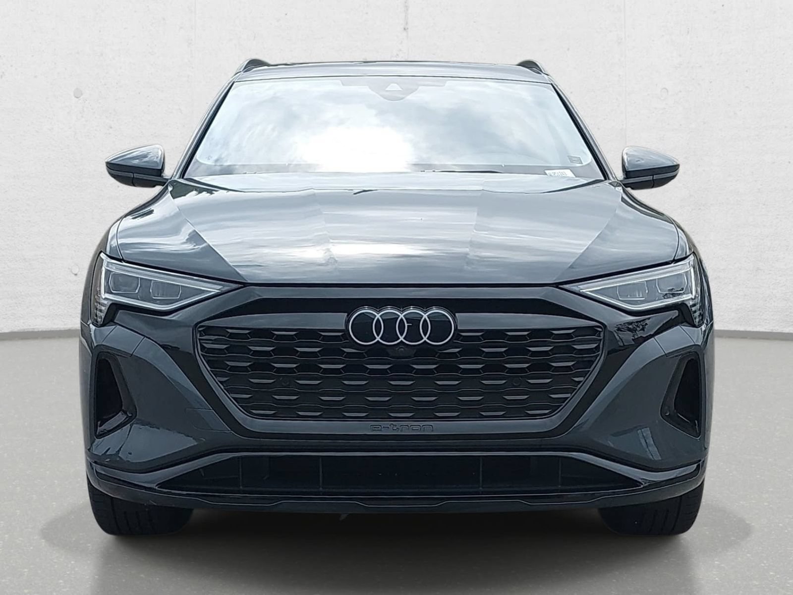 Used 2024 Audi Q8 e-tron Premium AWD/4WD image 2