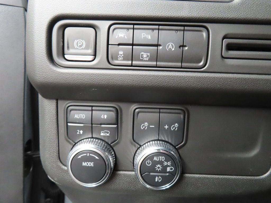 Used 2024 GMC Yukon SLT w/ SLT Luxury Package image 50