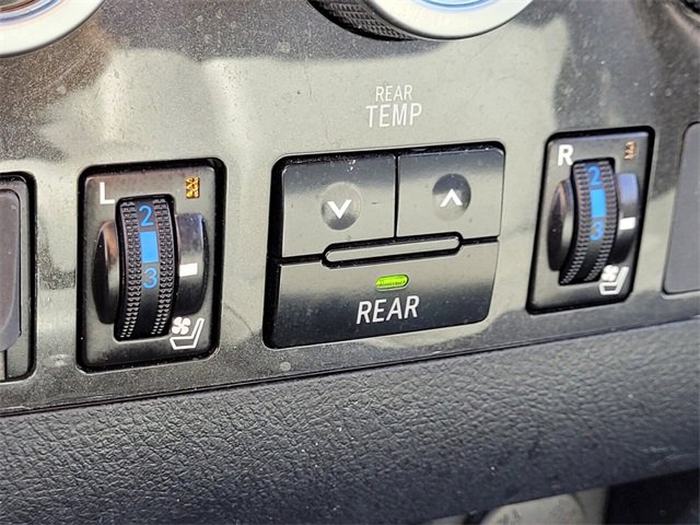 Used 2018 Toyota Sequoia Platinum image 25