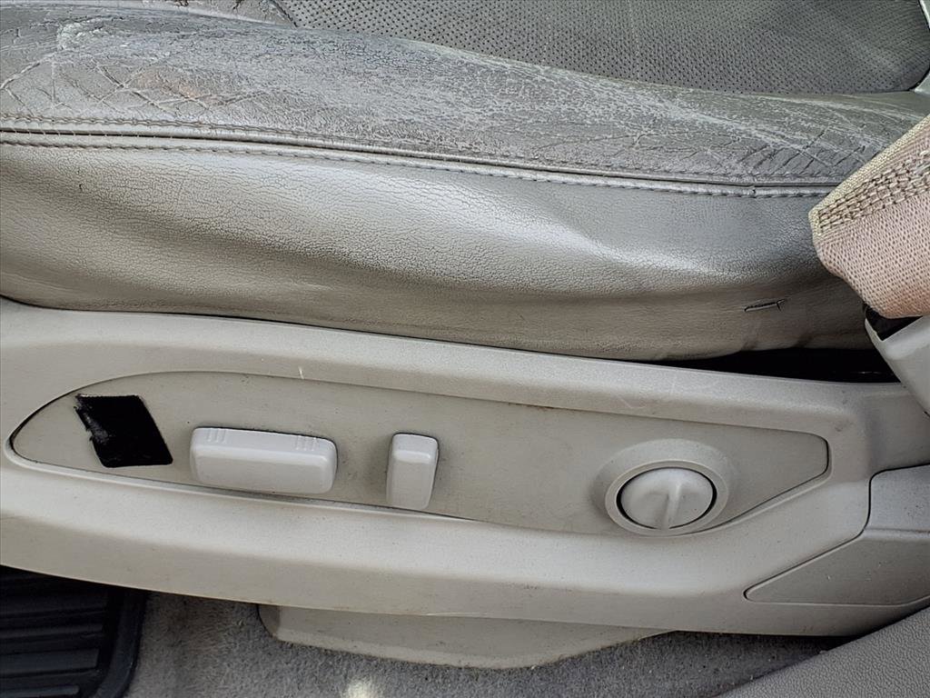 Used 2011 Buick Enclave CXL w/ LPO, Cargo Convenience Pkg image 4