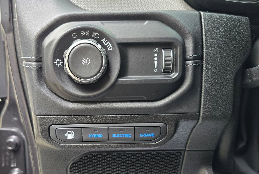 Used 2025 Jeep Wrangler Unlimited Sahara w/ Safety Group image 36