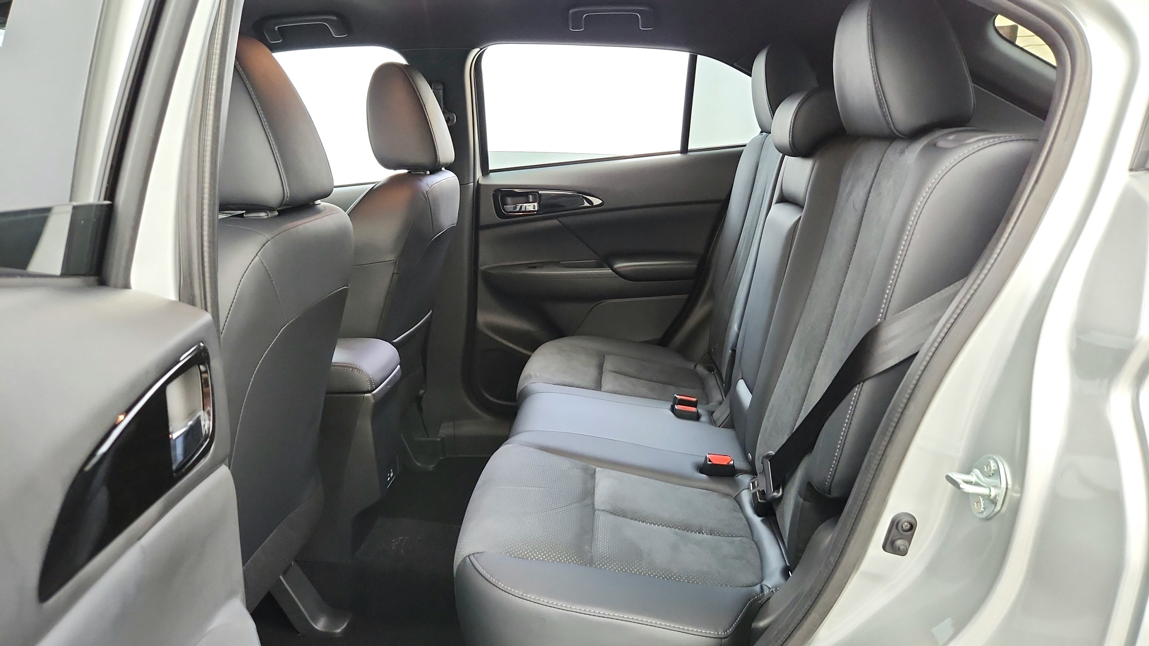 Used 2025 Mitsubishi Eclipse Cross AWD image 27
